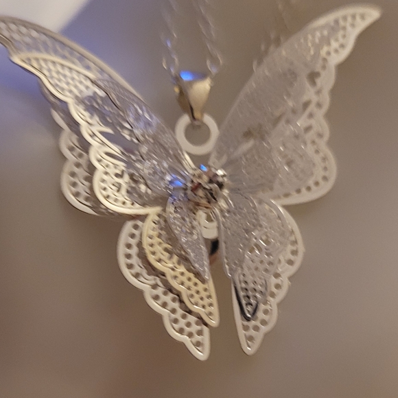 cute butterfly charm necklace - Picture 3 of 3